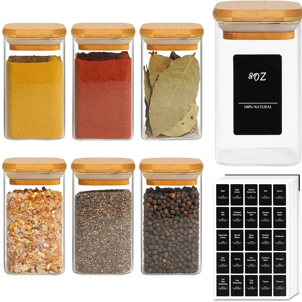 Mason Jar 8Oz - 竹製蓋付きガラス製スパイスジャー、8オンスの密閉型正方形容器、黒いラベル付き、スパイス・塩・砂糖用の空調味料ジャー